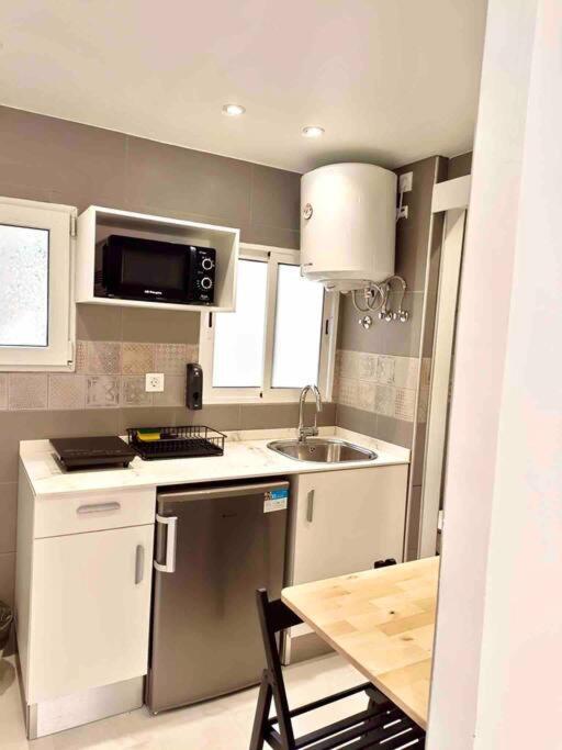 Estudios Hl Frente Al Metro Barcelona-Aeropuerto 오스피탈레트 데 요브레가트 외부 사진