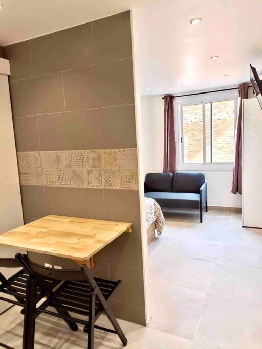 Estudios Hl Frente Al Metro Barcelona-Aeropuerto 오스피탈레트 데 요브레가트 외부 사진