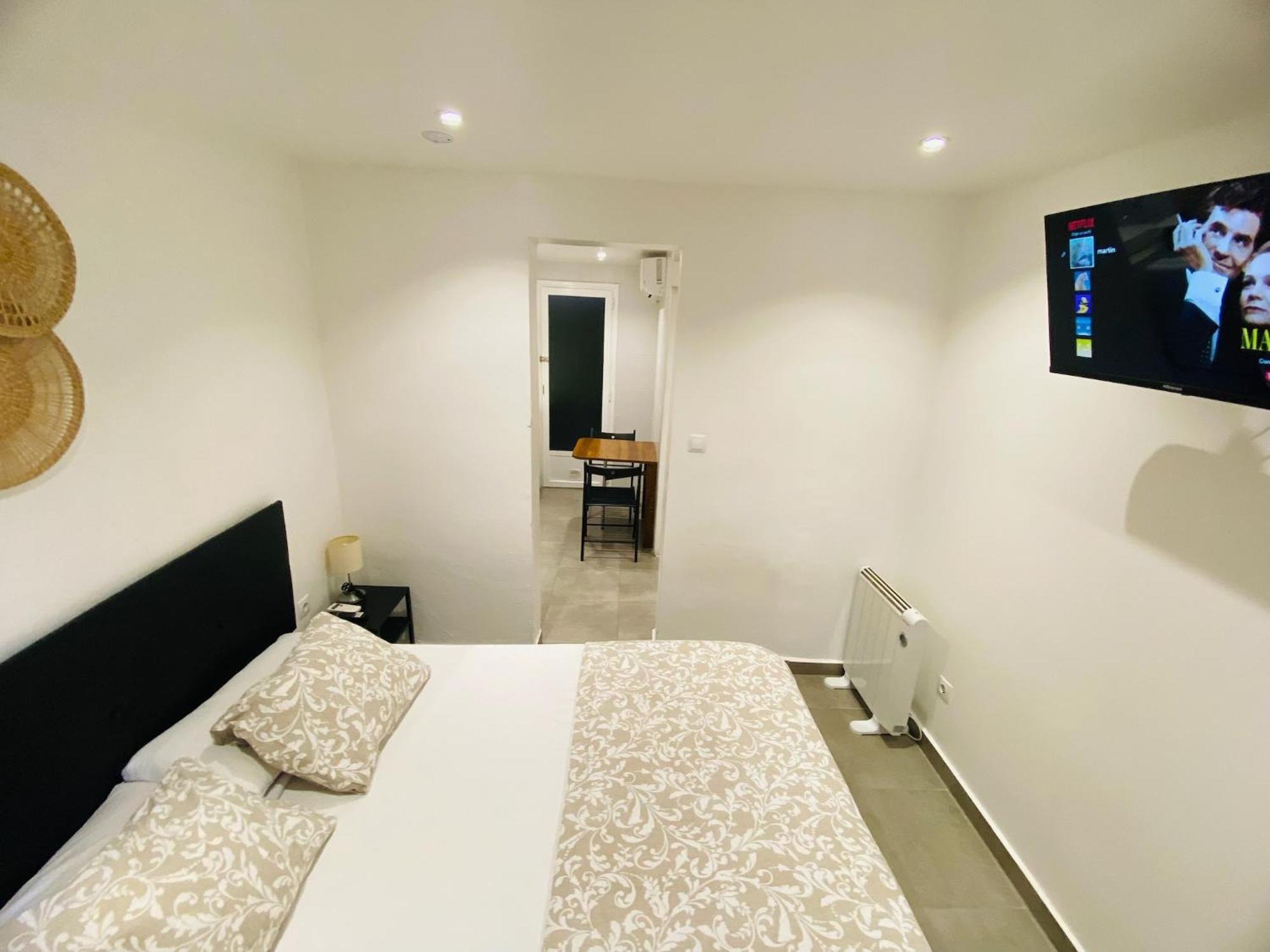 Estudios Hl Frente Al Metro Barcelona-Aeropuerto 오스피탈레트 데 요브레가트 외부 사진