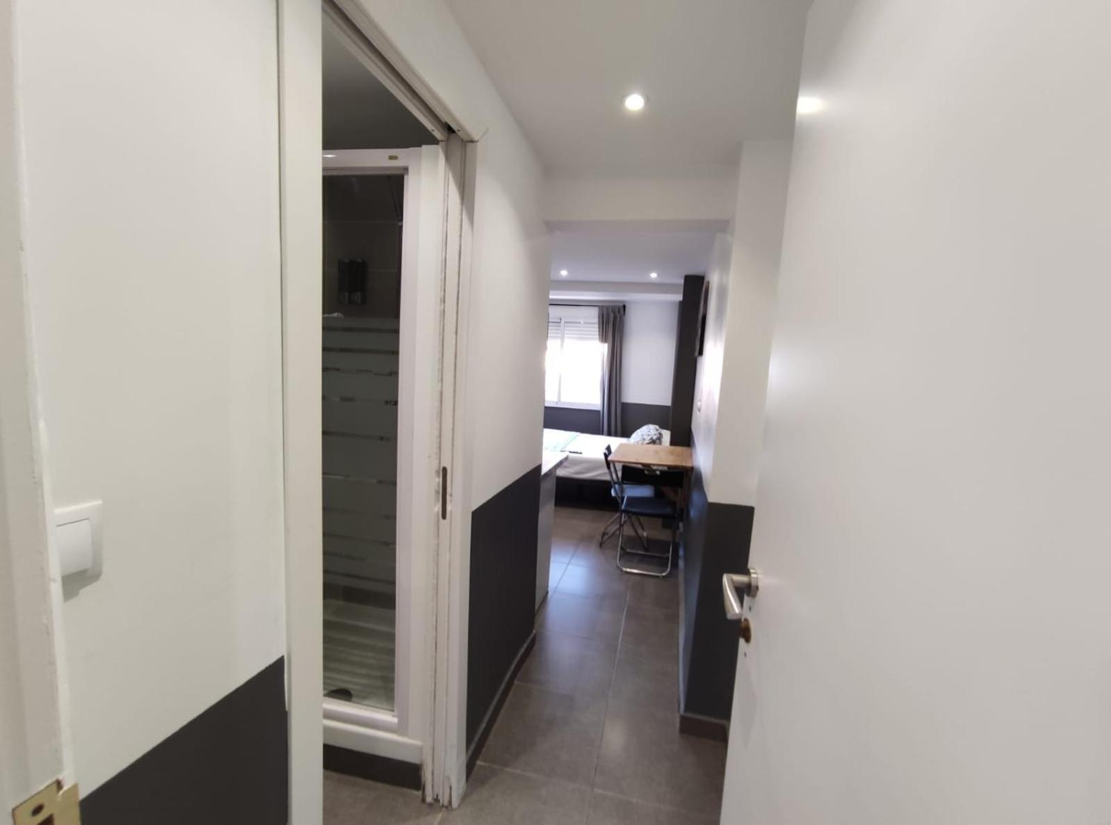 Estudios Hl Frente Al Metro Barcelona-Aeropuerto 오스피탈레트 데 요브레가트 외부 사진