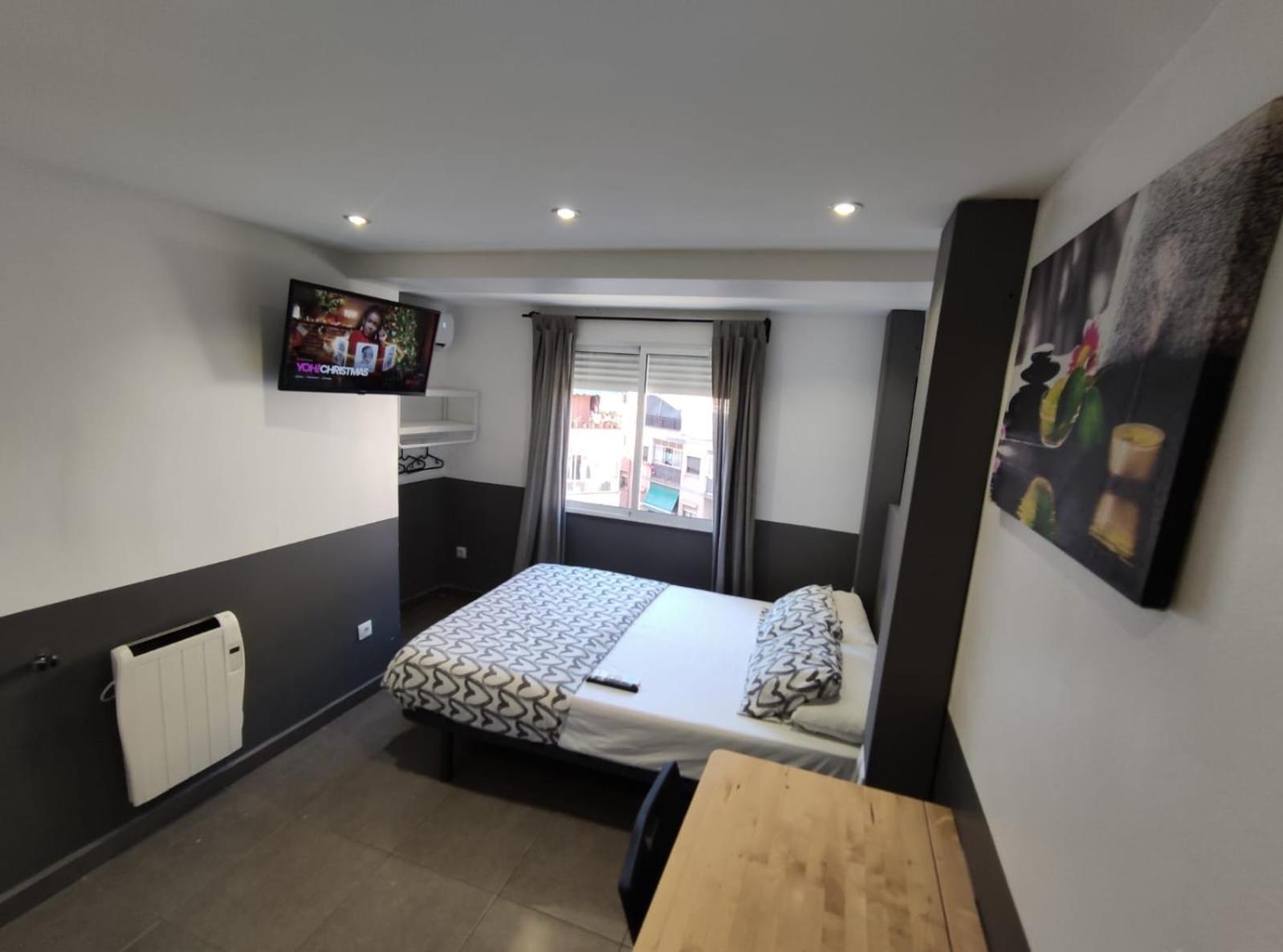 Estudios Hl Frente Al Metro Barcelona-Aeropuerto 오스피탈레트 데 요브레가트 외부 사진