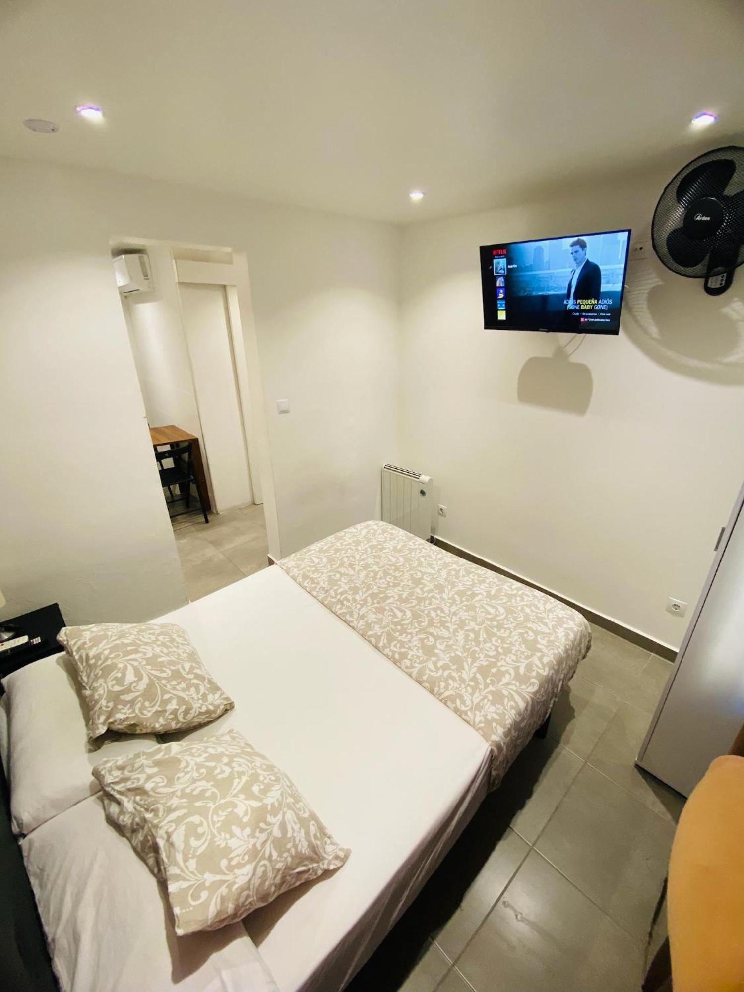 Estudios Hl Frente Al Metro Barcelona-Aeropuerto 오스피탈레트 데 요브레가트 외부 사진