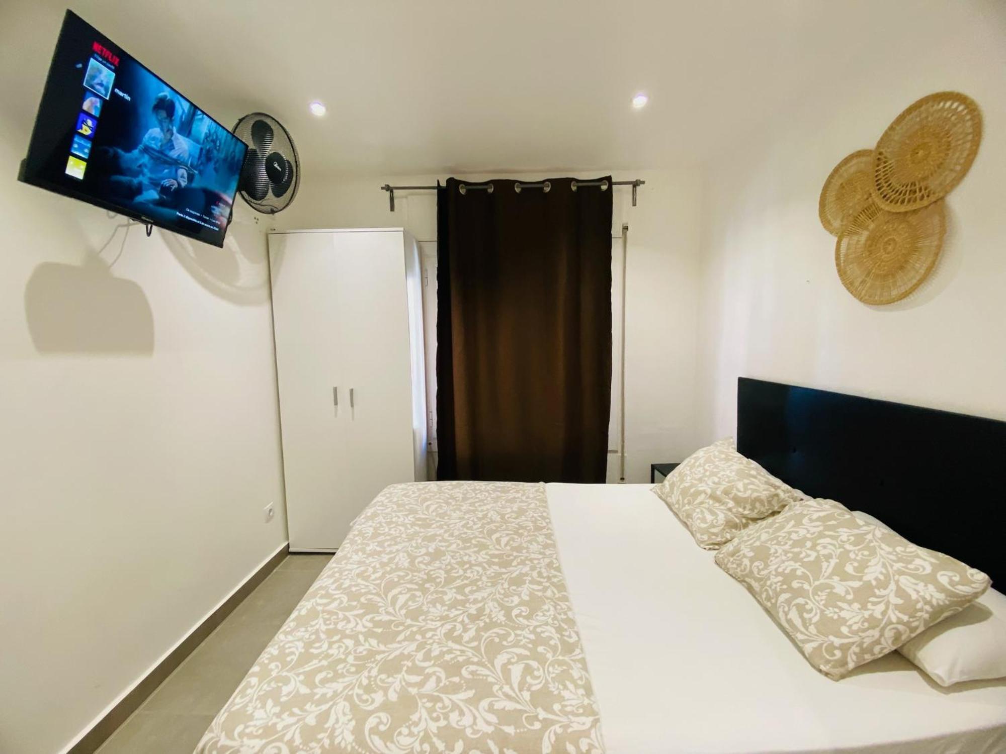 Estudios Hl Frente Al Metro Barcelona-Aeropuerto 오스피탈레트 데 요브레가트 외부 사진