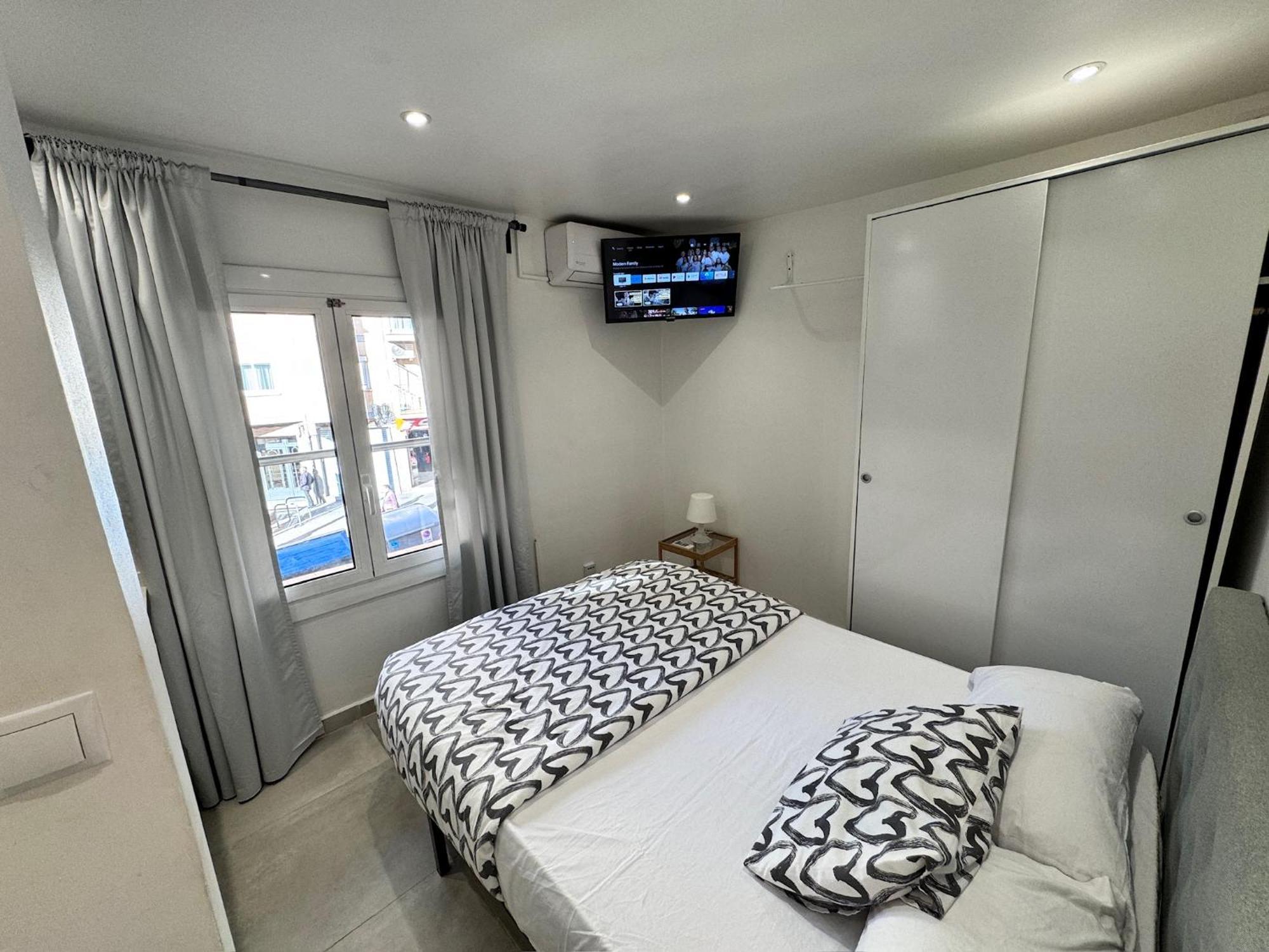 Estudios Hl Frente Al Metro Barcelona-Aeropuerto 오스피탈레트 데 요브레가트 외부 사진
